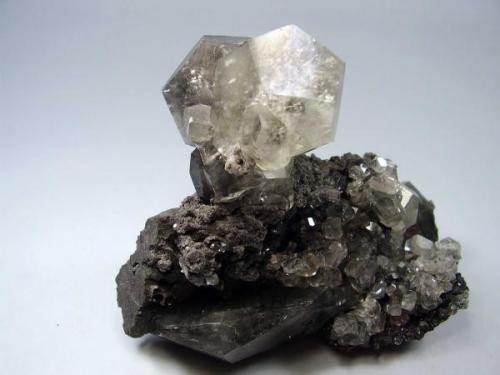 Calcita. Xianghuapu Mine, Hunan, China. 11x9 cm. Cristal de 3 cm (Autor: geoalfon)