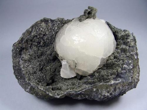 Stellerita. Jalgaon, Maharashtra, India. 9´5x6´5 cm. Bola de 4´5 cm (Autor: geoalfon)