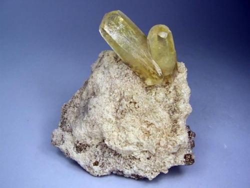 Calcita. Sweetwater Mine, Missouri, Usa. 8x7 cm. Cristal de 4 cm (Autor: geoalfon)