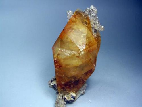 Calcita. Elmwood Mine, Smith Co, Tennessee, Usa. 11x5 cm (Autor: geoalfon)