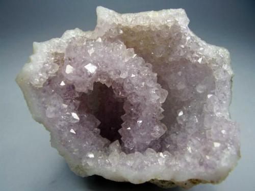 Amatista. Nasik, Maharashtra, India. 8´5x7 cm (Autor: geoalfon)