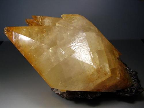Calcita en Esfalerita. Elmwood Mine, Usa. 28x17 cm. Cristal de 23 cm (Autor: geoalfon)