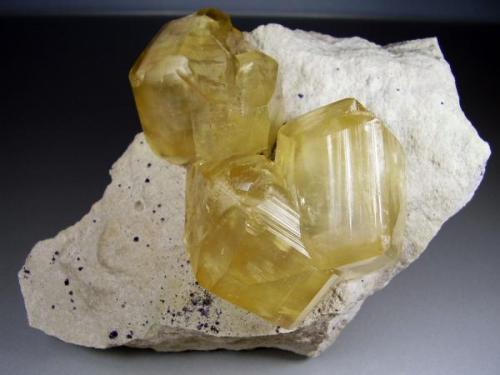 Calcita. Denton Mine, Usa. 14´5x10´5 cm. Cristal de 5´5 cm (Autor: geoalfon)