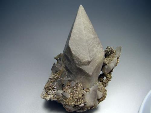 Calcita. Brushy Creek Mine, Usa. 9´5x6 cm. Cristal de 7´5 cm (Autor: geoalfon)