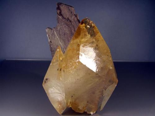 Calcita. Elmwood Mine, Usa. 17´5x13 cm. Cristal de 15´5 cm (Autor: geoalfon)