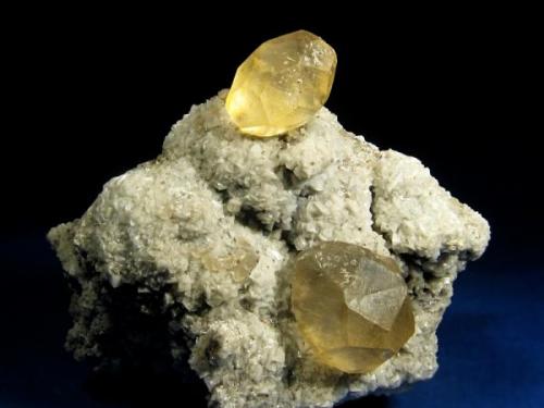 Cristales de calcita de 2,5 cm en matriz de dolomita. Tamaño pieza 9,5 x 11,5 cm.La Florida Mine, Rionansa, Cantabria, España. (Autor: Rafa Muñoz(mineralvarado))