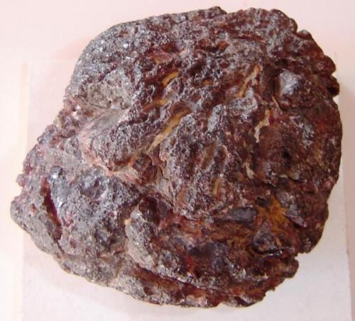 Granate (probablemente Almandino) con un diámetro de 10 cm. Origen desconocido. (Autor: Anisio Claudio)