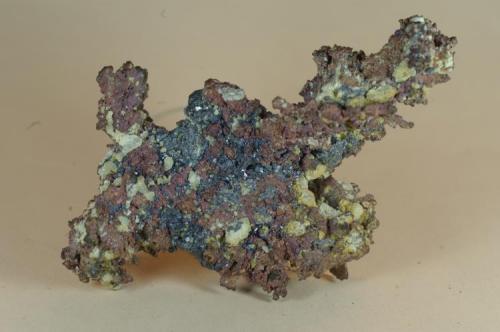 Cobre nativo con Cuprita, mina La Farola, Copiapó, Chile 65x45x20 mm (Autor: Juan María Pérez)