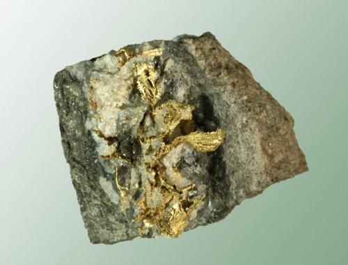 Oro
Boteş (Boteşbánya), Zlatna, Alba, Transilvania, Rumania. Boteş (Boteşbánya) (m).
Láminas y filamentos en matriz.
3,0 x 2,8 x 2,7 cm. (Autor: Carles Curto)