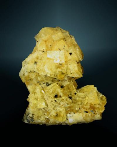 Fluorita
Ulldemolins, Priorat, Tarragona, Cataluña. Bessó (Mas Bessó, El Pessó) (m).
Agregado de cristales cúbicos amarillos, con inclusiones de óxidos.
6,6 x 5,5 x 3,5 cm. (Autor: Carles Curto)