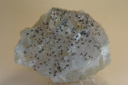 Fluorita con inclusiones de Calcopirita cristalizada, mina Emilio, Loroñe, Colunga, Asturias 85x60x40 (Autor: Juan María Pérez)