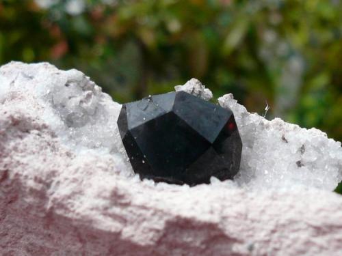 Granate Spessartina (Espesartina).
Thomas Range, Utah, EEUU.
1,4 cm. (Autor: nerofis2)