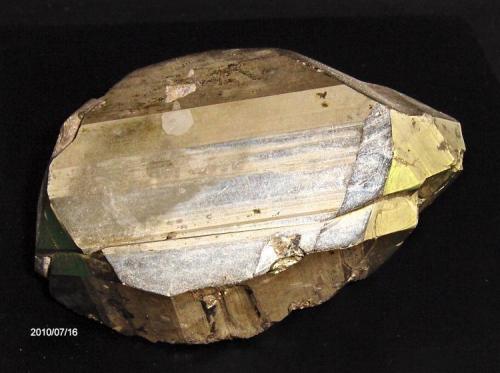 Pirita
Aranzazú (El Cobre), Concepciòn del Oro, Zacatecas, México
Medidas: 13.5x8x6.5 cm
Monocristal (Autor: Marco A. Ramìrez Lara)