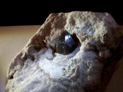 Cuarzo Morión, base de Yeso
Antequera, Málaga, España
Cristal de 2 cm (Autor: Carlos Viñolo)