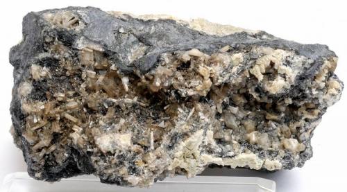 Cerusita y Galena - Mina Mineralogia - El Molar - El Priorat - Tarragona - Catalunya - España - 7,7 x 6,4 x 4,4 (Autor: Martí Rafel)