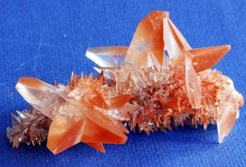 Calcita maclada
Leiping, Hunan, China
9x4 cm (Autor: E. Llorens)