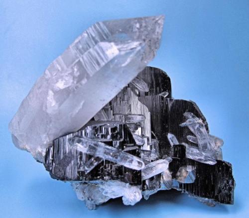 Ferberite, arsenopyrite, quartz
Yaogangxian Mine, Yizhang Co., Chenzhou Prefecture, Hunan Province, China
94 mm x 84 mm (Author: Carles Millan)