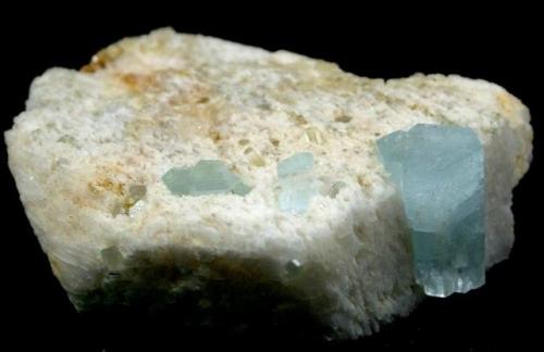 Aguamarina
Nambok mine, Shigar Valley, Skardu District, Baltistan, Gilgit-Baltistan (Northern Areas), Pakistan
7 x 5 x 2,5 cm (Autor: DavidSG)