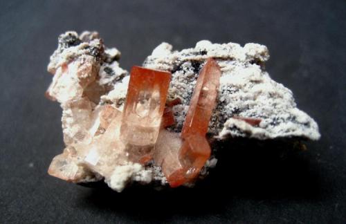 Topaz
Villa Garcia, Zacatecas, Mexico
32 x 18 x 16 mm, largest crystal 9 mm (Author: Tobi)