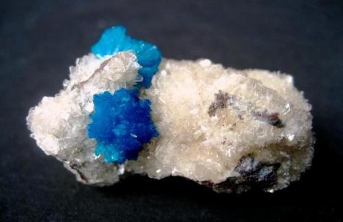 Cavansite
Wagholi quarry, Pune District, Maharashtra, India
40 x 30 x 25 mm, "cavansite ball" 10 mm in diameter (Author: Tobi)