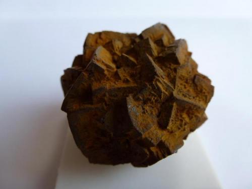 Limonita pseudomorfa de Pirita<br />Villacastín, Comarca Segovia Sur, Segovia, Castile and León, Spain<br />4 x 4 cm.<br /> (Autor: javier ruiz martin)