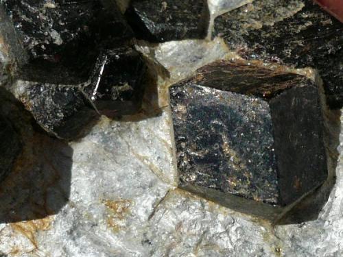 Almandino (granate)
Buvinakken, Buvika,Sorfold,Nordland, Noruega.
13x10 cm (Autor: nerofis2)