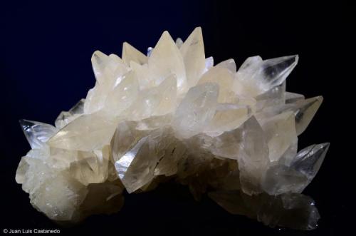 Calcita. 
Mina Sweetwater. South East Missouri. USA. 
8.3x6.5 cm. Cristal mayor 2 cm (Autor: Juan Luis Castanedo)