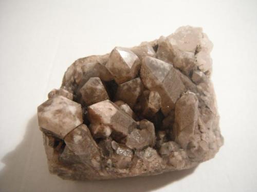 Cuarzo (variedad ahumado)<br />La Coruña / A Coruña, Galicia / Galiza, España<br />Pieza de 8 cm. Cristales de 2 cm.<br /> (Autor: fernandez.d)