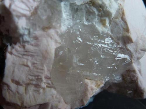 Ortoclasa, Prehnita, Calcita y Epidota-Clinozoisita (Serie)<br />Valdemanco, Comarca Sierra de Guadarrama, Community of Madrid, Spain<br />8 x 4 cm.<br /> (Autor: javier ruiz martin)