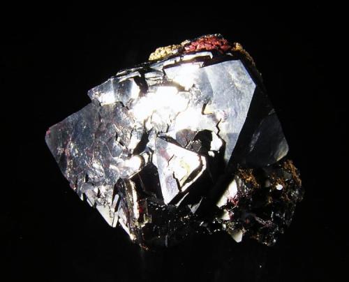 Cuprita c/Cobre y Plata Nativos.
Mina Rubtsovskoye, Siberia, Rusia.
3,7x3x3,5 cm.
Cristal principal 3,3 cm. Col. y foto Nacho Gaspar. (Autor: Nacho)