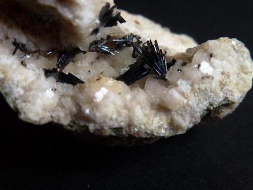 Goethita<br />Goethite outcrop, Tordelrábano, Comarca Sierra Norte de Guadalajara, Guadalajara, Castilla-La Mancha, Spain<br />4 x 3 cm.<br /> (Autor: javier ruiz martin)