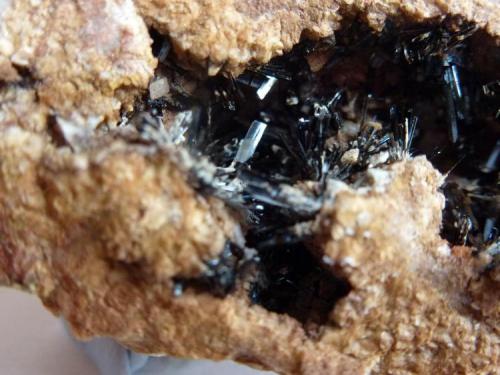 Goethita<br />Goethite outcrop, Tordelrábano, Comarca Sierra Norte de Guadalajara, Guadalajara, Castilla-La Mancha, Spain<br />5 x 5 cm.<br /> (Autor: javier ruiz martin)