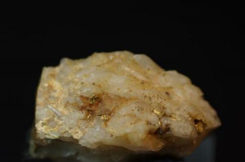 Oro nativo en cuarzo
León, Castilla-León, España
33x20x16 mm (Autor: Juan María Pérez)