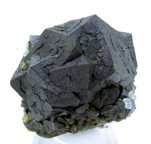 Andradite, Barite, quartz
Huanggang Mine, Hexigten Banner, Ulanhad League,  Chifeng Prefecture, Inner Mongolia, China
76 mm x 70 mm x 56 mm

Back view (Author: Carles Millan)