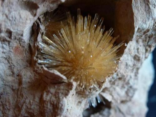 Aragonito<br />La Serna Quarry (La Tinaja Quarry), La Serna, Pantoja, Comarca La Sagra, Toledo, Castilla-La Mancha, Spain<br />3 x 2 cm. el Aragonito<br /> (Autor: javier ruiz martin)