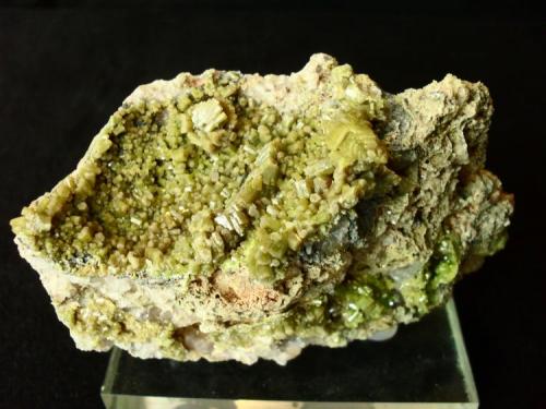 Piromorfita<br />Resuperferolítica claim, Cerro de la Canaleja, Santa Eufemia, Comarca Los Pedroches, Córdoba, Andalusia, Spain<br />10x6 cm.<br /> (Autor: Laureano)