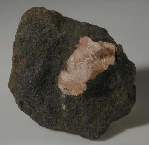 Natrolite
Knife River, St. Louis County, Minnesota, USA
9 X 6 X 3.5 cm
A 4.5 cm pocket filled with natrolite or a closely related species. (Author: John Nash)