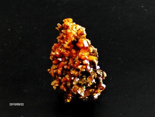 Wulfenita
Erupciòn-Ahumada, Sierra de los Lamentos, Ahumada, Chihuahua, México
4.5x3x2 cm (Autor: Marco A. Ramìrez Lara)