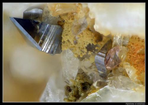 Anatase and monazite
Madeleine pass, Savoie, France
FOV 2 mm (Author: ploum)