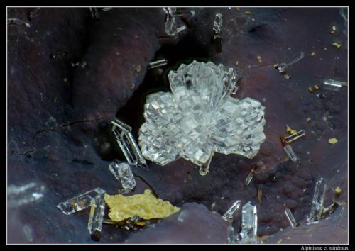 Phillipsite
Perrier, Auvergne, France
FOV 3 mm (Author: ploum)