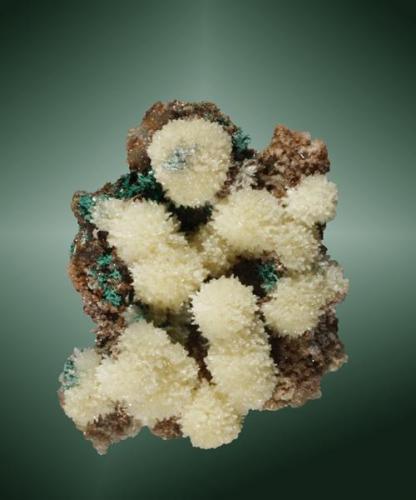 Mimetita + Duftita
Tsumeb, Tsumeb (constituència), Oshikoto (región), Namibia. Tsumeb (m).
2,5x2,1x1,1 cm. / 0,6x0,6x0,4 cm. (agregado pral.)
Agregados globulares de cristales blancos, muy agudos, con duftita y en matriz.
2,5 x 2,1 x 1,1 cm. / agregat pral.= 0,6 x 0,6 x 0,4 cm. / pes= 5,226 g.
Ejemplar de 1985 (Autor: Carles Curto)