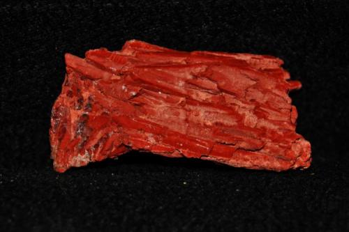 Yeso rojo
Barranco Tormagal, La Pesquera, Cuenca, Castilla la Mancha, España.
Medidas pieza: 4,2x2x1,5 cm (Autor: Sergio Pequeño)