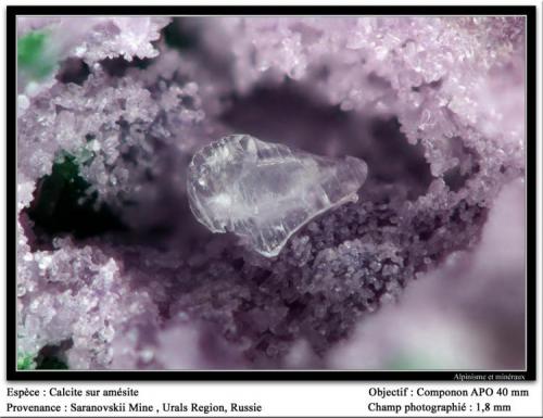 Calcite on amesite
Saranovskii mine, urals region, Russia
fov 1.8 mm (Author: ploum)