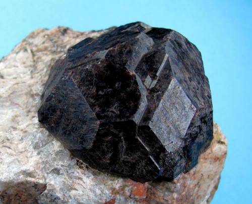 Garnet (Group)<br />Pegmatita Ialamitana, Valle Manandona, Valle Sahatany (Mt. Ibity), Distrito Antsirabe II, Región Vakinankaratra, Madagascar<br />106 mm x 90 mm<br /> (Author: Carles Millan)
