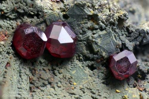 Cuprite
Madonna di Fucinaia (Madonna della Fucinaia; slag locality), Campiglia Marittima, Livorno Province, Tuscany, Italy
2.55 mm group of cubeochtaedron Cuprite crystals (Author: Matteo_Chinellato)