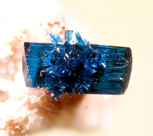 Clinoclase from Clara Mine, Black Forest, Baden-Württemberg, Germany.
Field of view:2 mm (Author: Rewitzer Christian)
