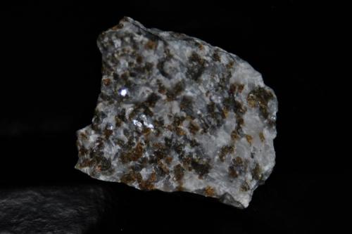 Condrodita
Mina Cardiff Uranium, Cardiff, Haliburton, Ontario, Canada.
Medidas pieza: 2,8x2,3x1,8 cm (Autor: Sergio Pequeño)