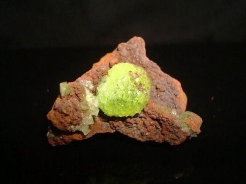 Adamite.
Ojuela mine, Mapimí, Durango, México.
3.7cm x 3.7cm x 2.6cm. (Author: Luis Domínguez)