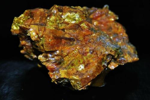 Oropimente
Getchell Mine, Adam Peak, Potosi District, Humboldt Co., Nevada, EUA.
Medidas pieza: 3,7x2,8x2 cm (Autor: Sergio Pequeño)