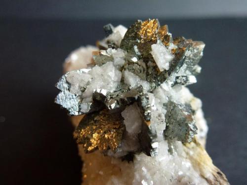Marcasita y Dolomita<br />Reocín Mine, Reocín, Comarca Saja-Nansa, Cantabria, Spain<br />6 x 5 cm.<br /> (Autor: javier ruiz martin)